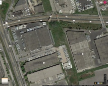 The spur line to the south of Belfield was removed a number of years ago, but one can still see some disconnected trackage for the Thomson Terminals sidings in place around Hwy 409. Note the "thigh gap" between the two warehouses at the bottom where the former curving sidings ran. Full of loading doors, but too narrow to be of use for conventional truck loading.